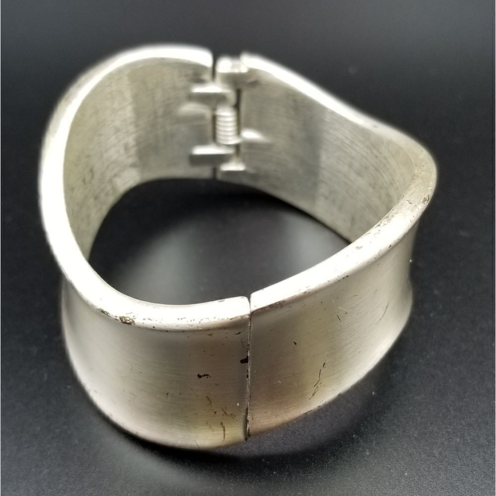 VINTAGE! Silver Tone Old Century Hinge Bracelet. B407